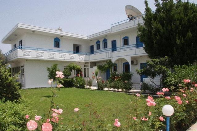 Garden Hotel Пастіда Екстер'єр фото